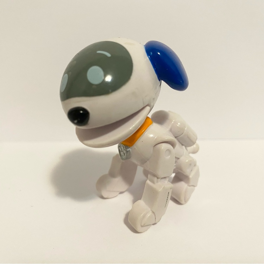 Paw Patrol Robo Dog Mission 2" Figure Robot Sitting White Blue Pup
